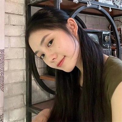 红唇相吻